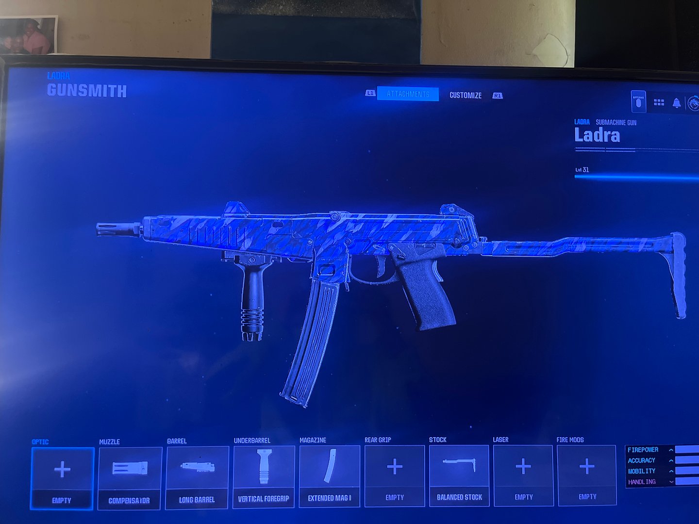 CHRIS META BEST Call of Duty: Warzone Ladra Build